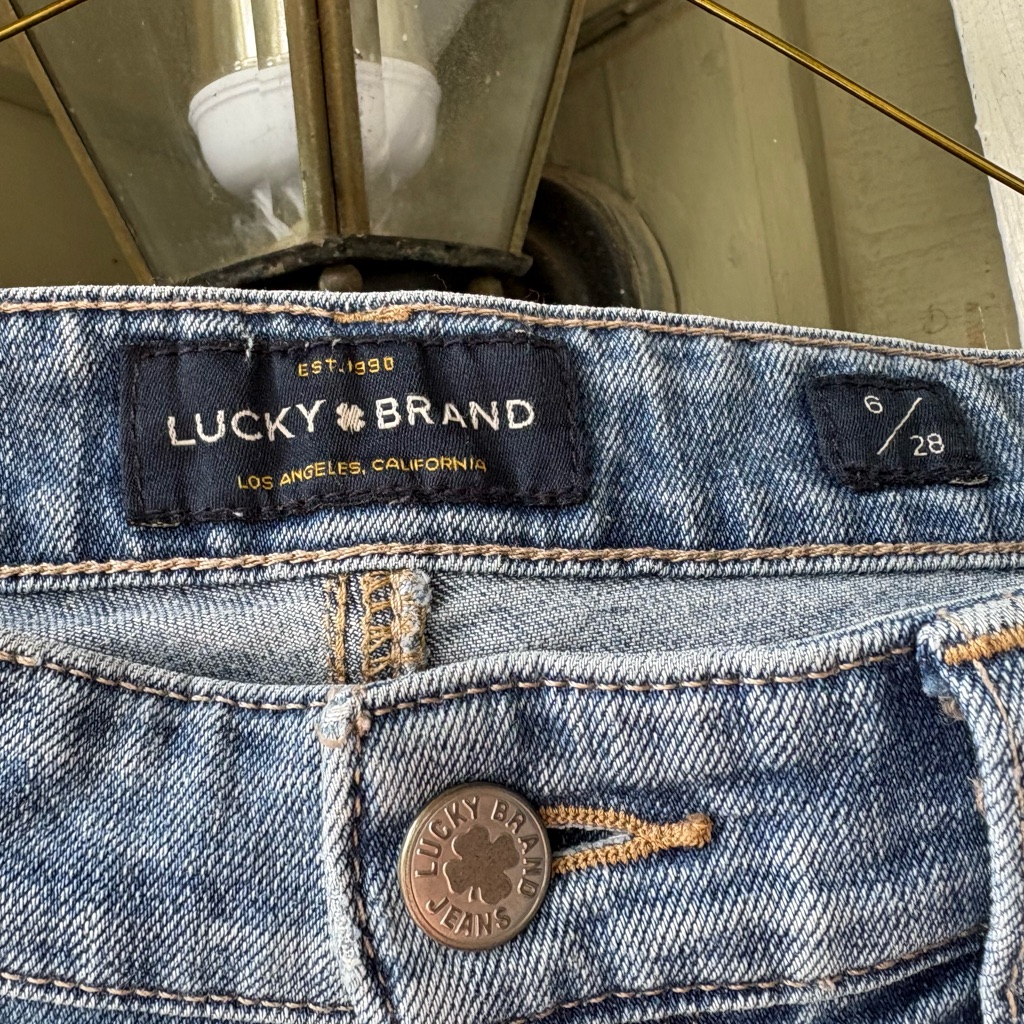 Lucky Brand Cropped Jeans -Sz 28/6. They Have Just A Touch Of Distressed Look.